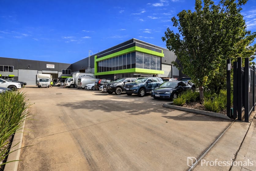 4/16 Harrison Court Melton VIC 3337 - Image 2