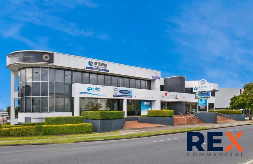 Click to view all images 2072 Logan Road Upper Mount Gravatt QLD 4122 - Image 2