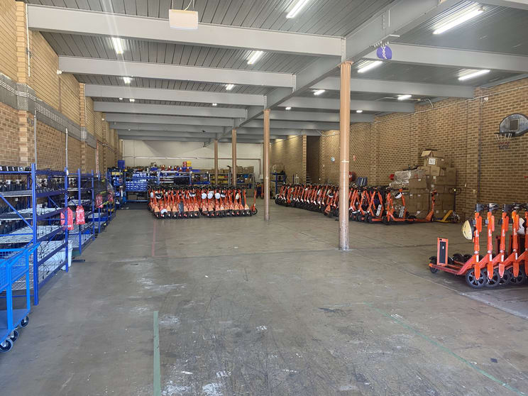 Click to view all images Unit 4/143 Gladstone Street Fyshwick ACT 2609 - Image 2