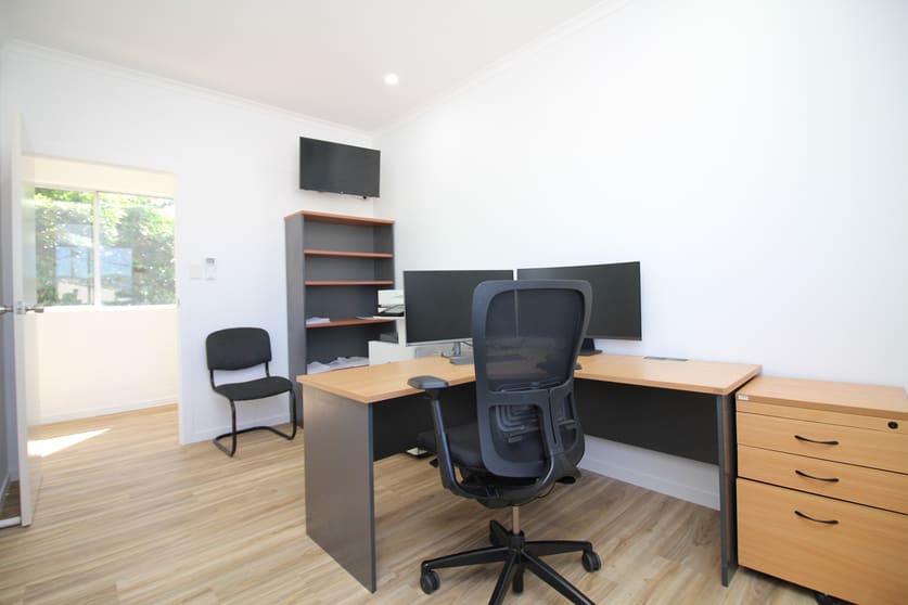 Click to view all images Unit 4/1-3 Smith Street Hyde Park QLD 4812 - Image 3