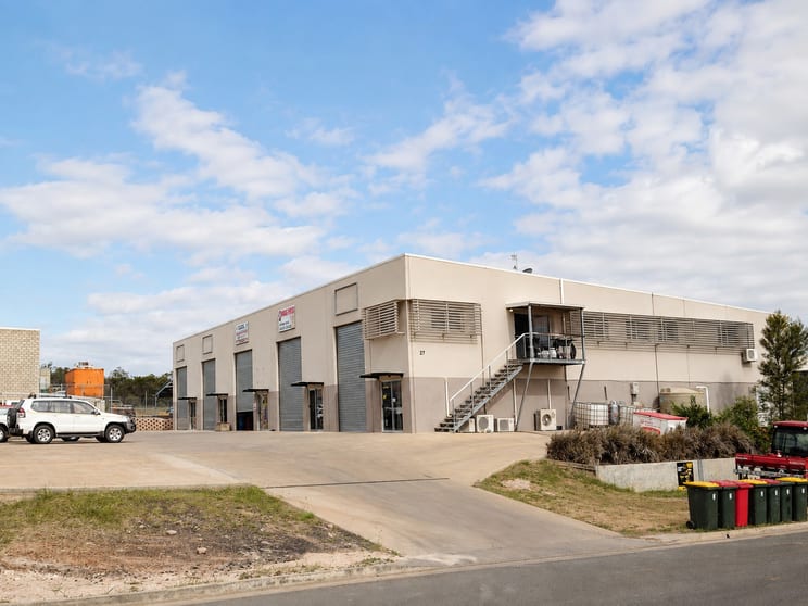 Click to view all images 1/27-29 O'Neil Street Moranbah QLD 4744 - Image 2