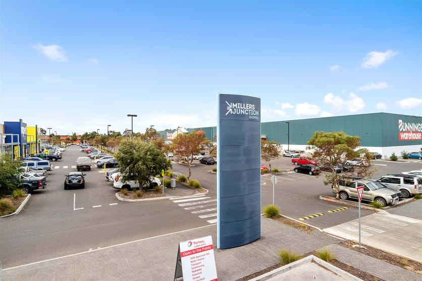 Click to view all images 13 Blackwood Drive Altona North VIC 3025 - Image 1