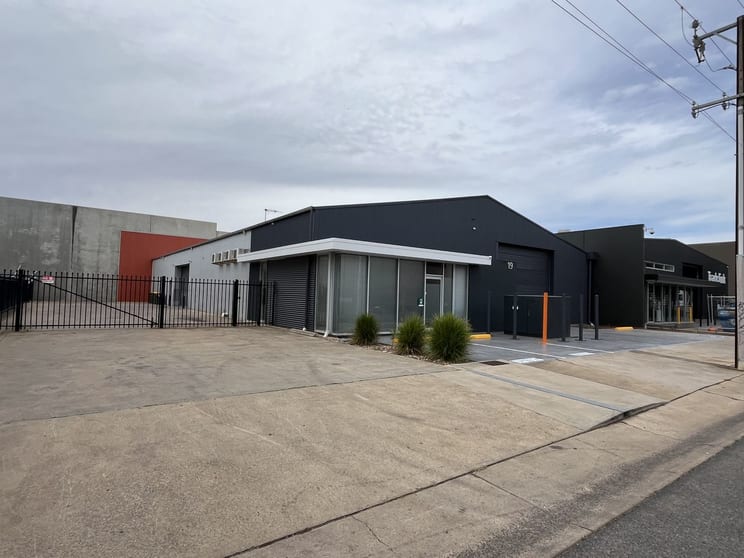 Click to view all images 17-19 Woodlands Terrace Edwardstown SA 5039 - Image 3