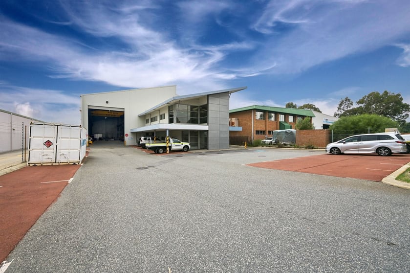 Click to view all images 42 Magnet Road Canning Vale WA 6155 - Image 3