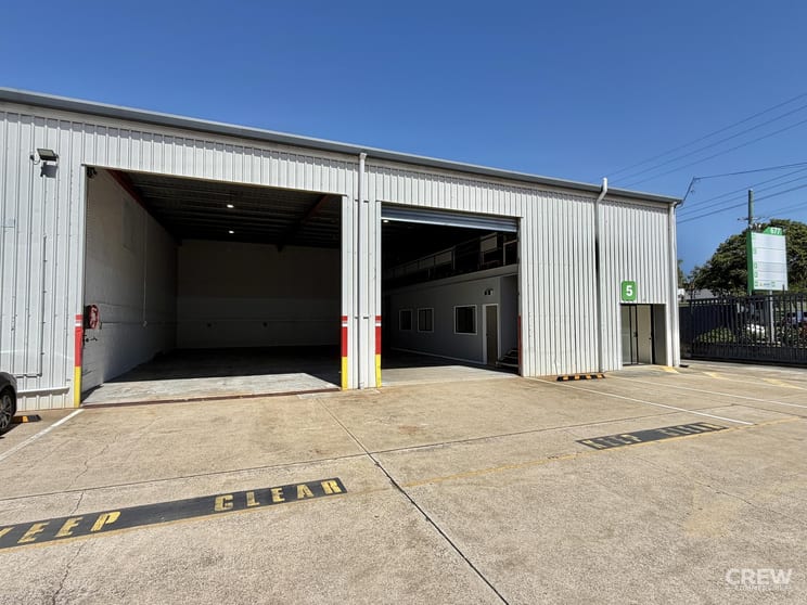 Click to view all images 5/677 Pine Ridge Road Biggera Waters QLD 4216 - Image 2