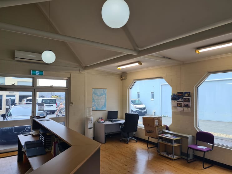 Click to view all images Ground Unit 1/237 Main Road Derwent Park TAS 7009 - Image 3