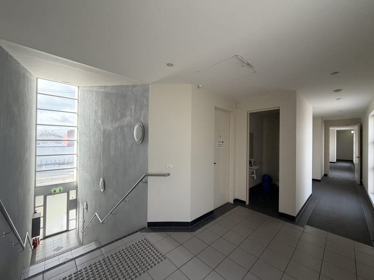 5/211 Warrigal Road Hughesdale VIC 3166 - Image 2