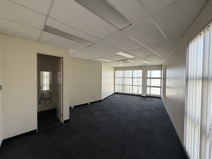 5/211 Warrigal Road Hughesdale VIC 3166 - Image 3