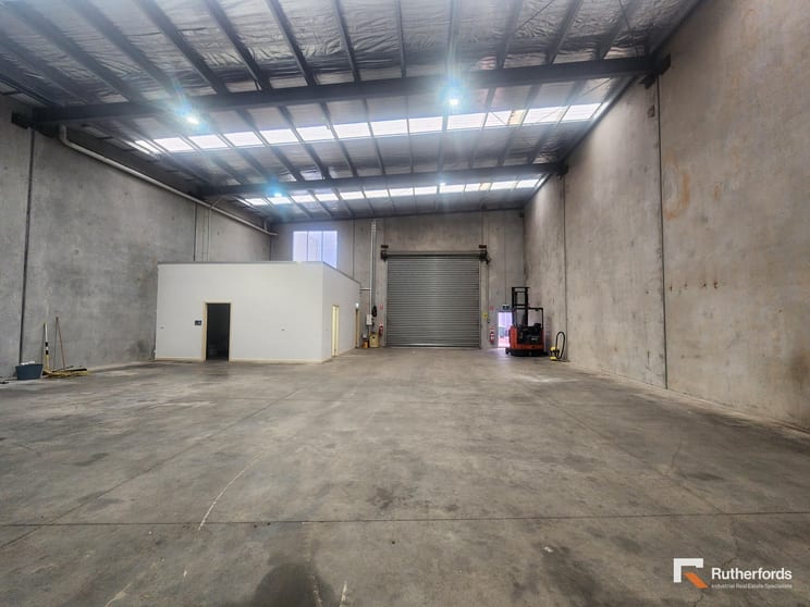 3/2 Brooke Court Melton VIC 3337 - Image 3