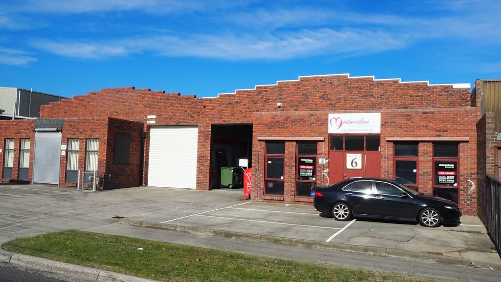 Click to view all images 2/6-12 Mills Street Cheltenham VIC 3192 - Image 2