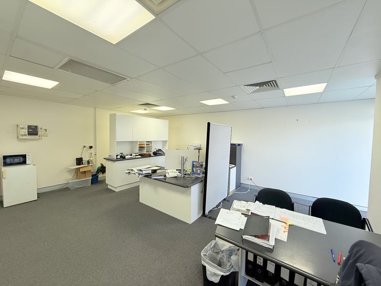 Shop 4/247 Bayview Street Runaway Bay QLD 4216 - Image 3