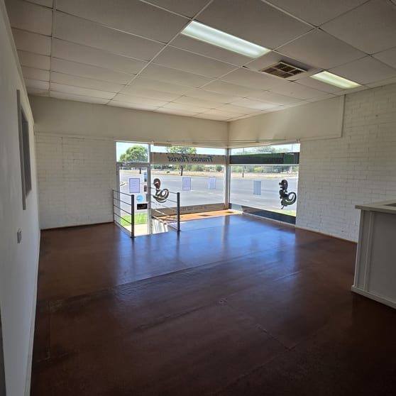 1/1 Pye Street Swan Hill VIC 3585 - Image 2