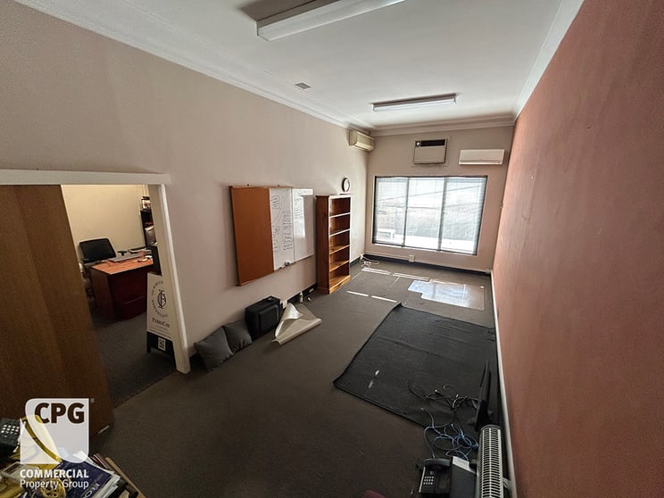 Click to view all images Suite 5/423 King Georges Road Beverly Hills NSW 2209 - Image 2