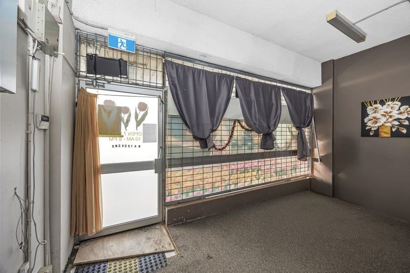 Click to view all images 11 Barlyn Road Mount Waverley VIC 3149 - Image 3