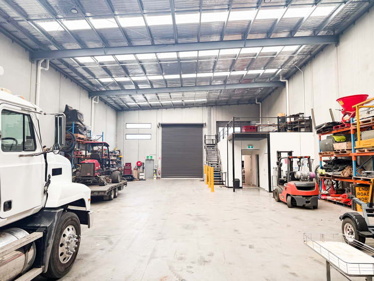 Click to view all images 2/38 Tarmac Way Pakenham VIC 3810 - Image 2