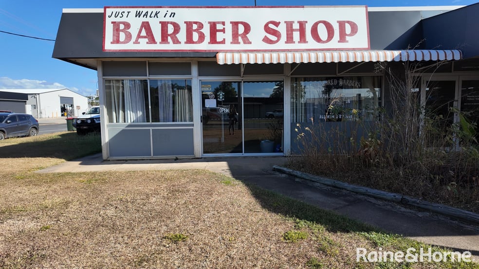 Click to view all images 35 HANSON ROAD Gladstone Central QLD 4680 - Image 2