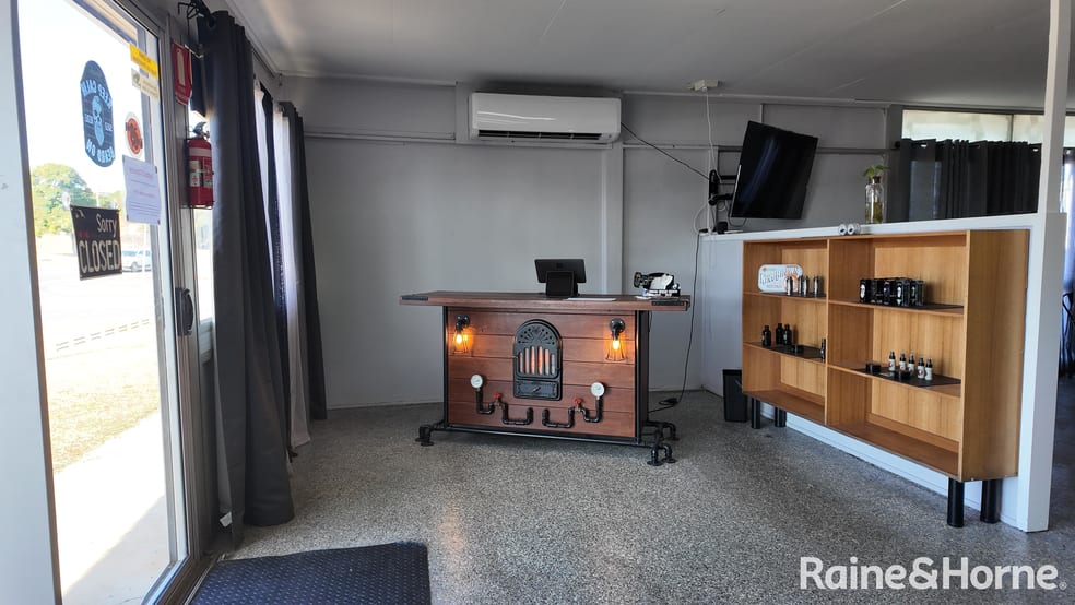 Click to view all images 35 HANSON ROAD Gladstone Central QLD 4680 - Image 3