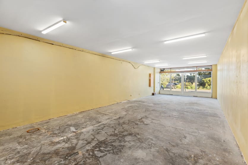 Click to view all images 205 Stud Road Wantirna South VIC 3152 - Image 3