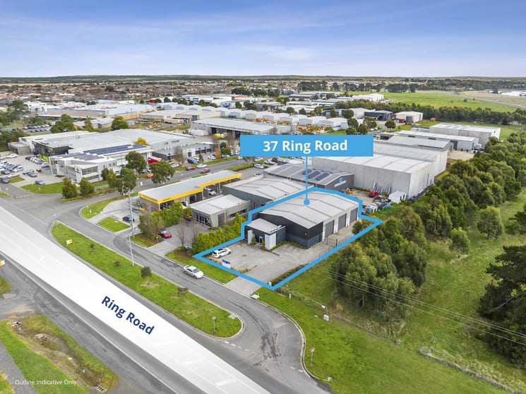 Click to view all images 37 Ring Road Alfredton VIC 3350 - Image 1