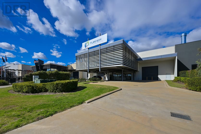 Click to view all images 102 Discovery Drive Bibra Lake WA 6163 - Image 2