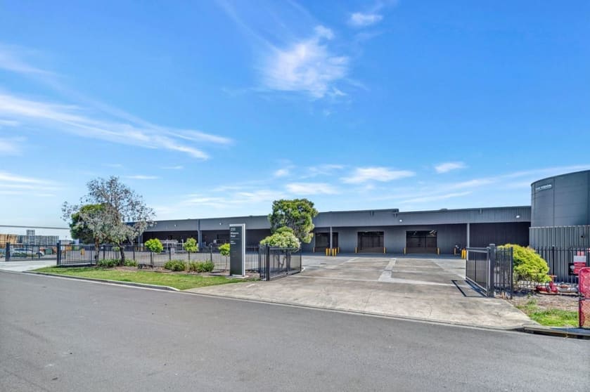 Click to view all images 233 Milperra Road Revesby NSW 2212 - Image 3