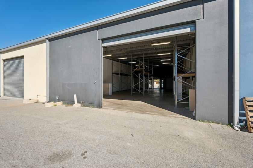 Click to view all images 3/16 Edison Circuit East Rockingham WA 6168 - Image 3