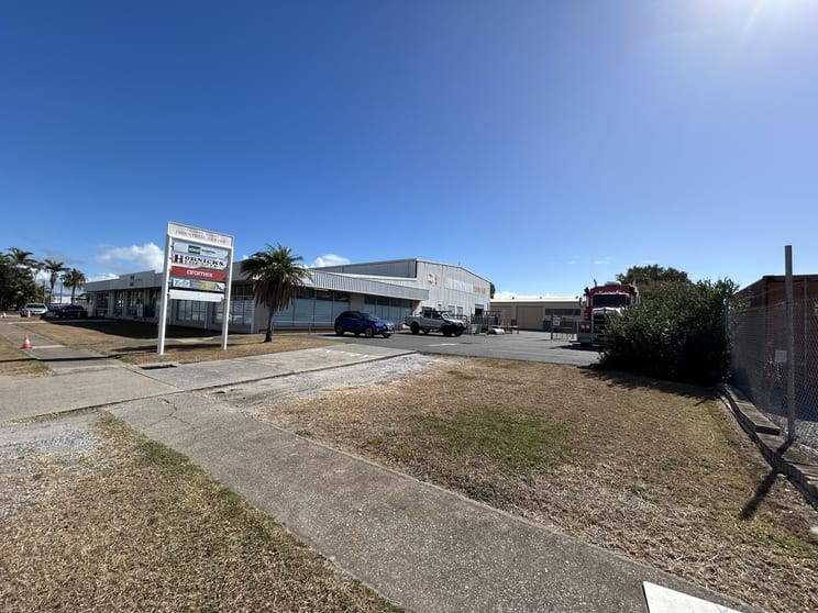 Click to view all images E/16-18 Chapple Street Gladstone QLD 4680 - Image 2