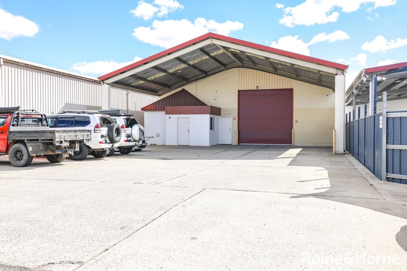Click to view all images 2/112 Durham Street Bathurst NSW 2795 - Image 1