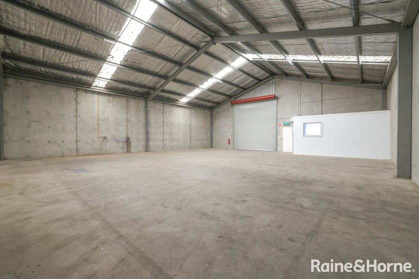Click to view all images 2/112 Durham Street Bathurst NSW 2795 - Image 3