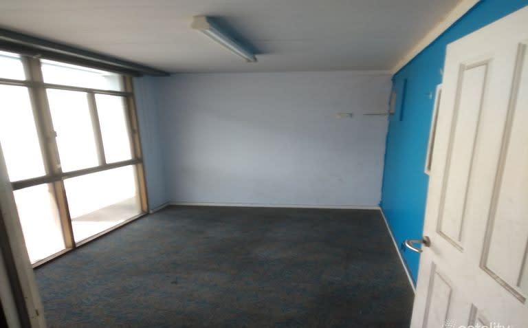 Click to view all images 1/26 Mining street Bundamba QLD 4304 - Image 2
