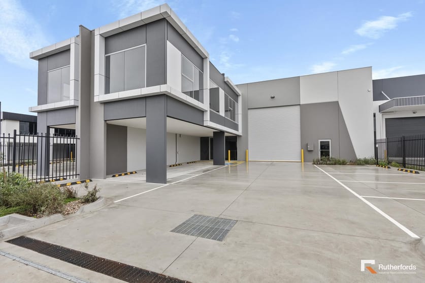 Click to view all images 28 Woodberry Way Epping VIC 3076 - Image 1