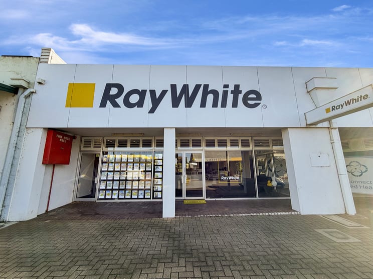 Click to view all images 15 Denny Street Berri SA 5343 - Image 2