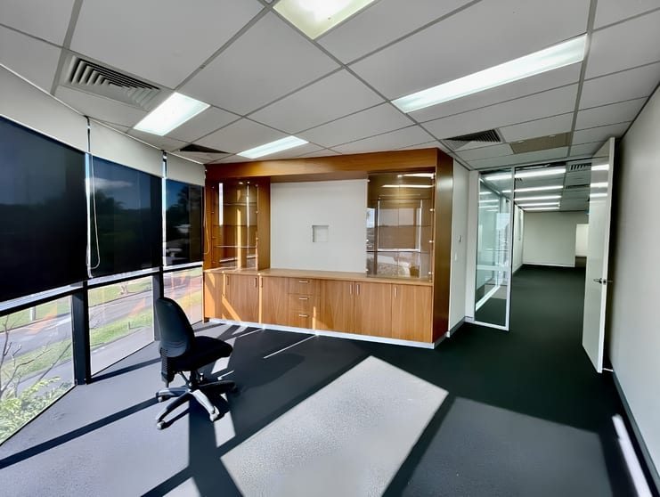 Click to view all images 3 Westmoreland Boulevard Springwood QLD 4127 - Image 2