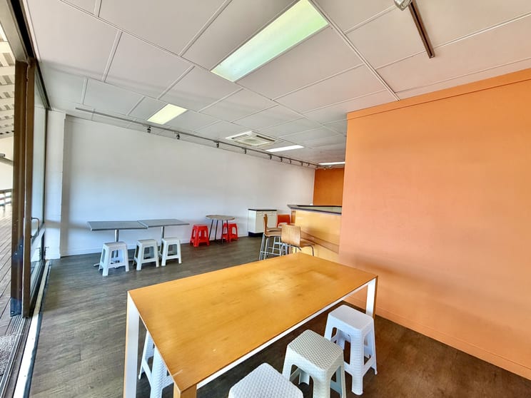 Click to view all images 4/400 Shute Harbour Road Airlie Beach QLD 4802 - Image 3