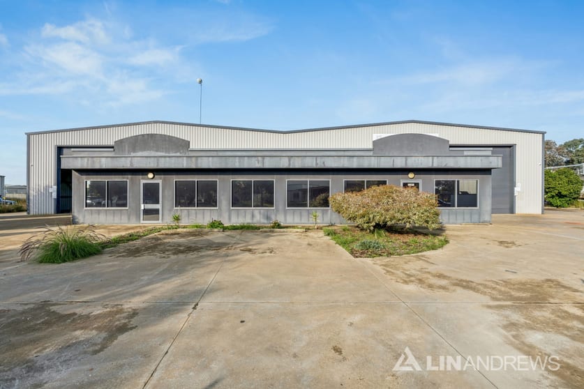 Click to view all images 18 Playford Crescent Salisbury North SA 5108 - Image 2