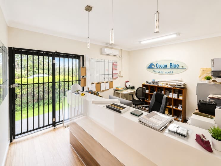 Click to view all images 1&2/4 Parkside Drive Tweed Heads South NSW 2486 - Image 3