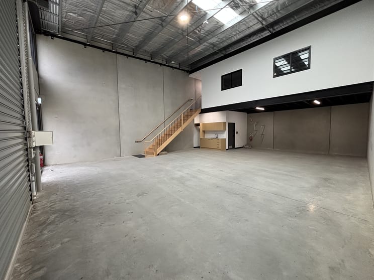 Click to view all images 7/2 Compass Court Seaford VIC 3198 - Image 3