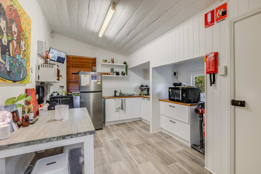Click to view all images 92 Herries Street East Toowoomba QLD 4350 - Image 2