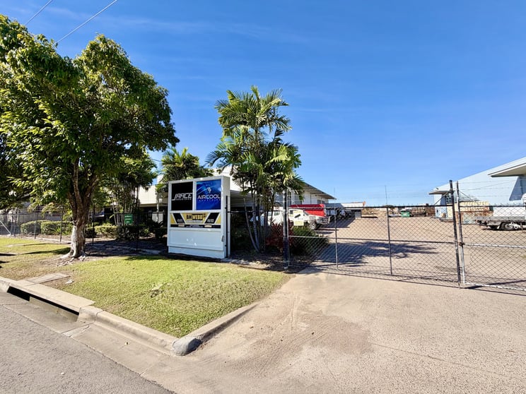 Unit 2/49 Webb Drive Mount St John QLD 4818 - Image 1