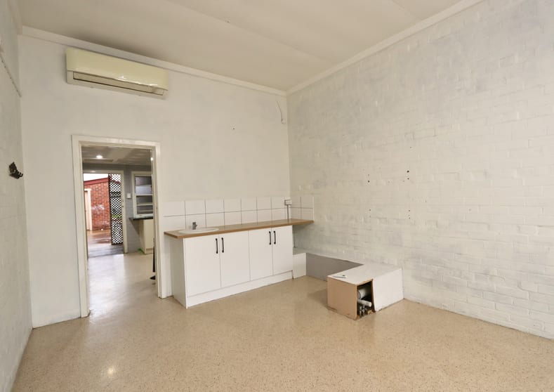 2/116 Hoskins Street Temora NSW 2666 - Image 3
