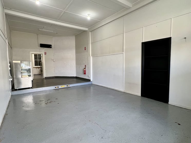Click to view all images 102 Kendal Street Cowra NSW 2794 - Image 2