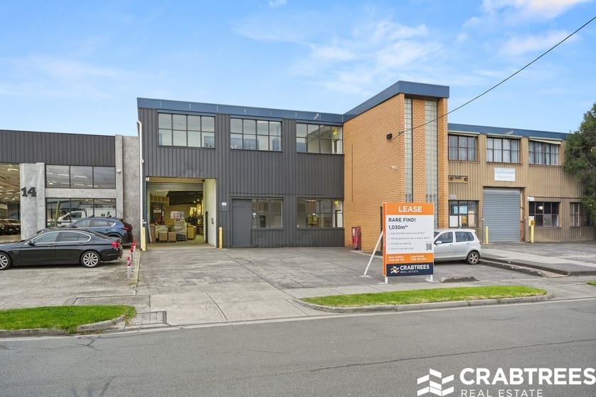 Click to view all images 12 Edgecombe Court Moorabbin VIC 3189 - Image 3