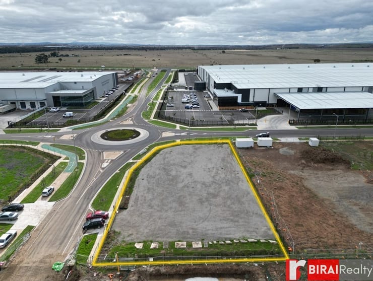 Click to view all images 42 Droomer Way Tarneit VIC 3029 - Image 2