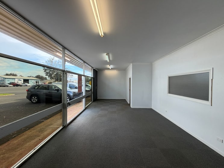 Click to view all images 2/45 Barlee Street Busselton WA 6280 - Image 3