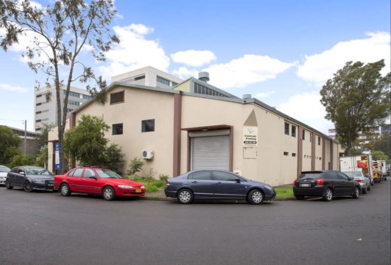 Click to view all images 4 Chalmers Crescent Mascot NSW 2020 - Image 3