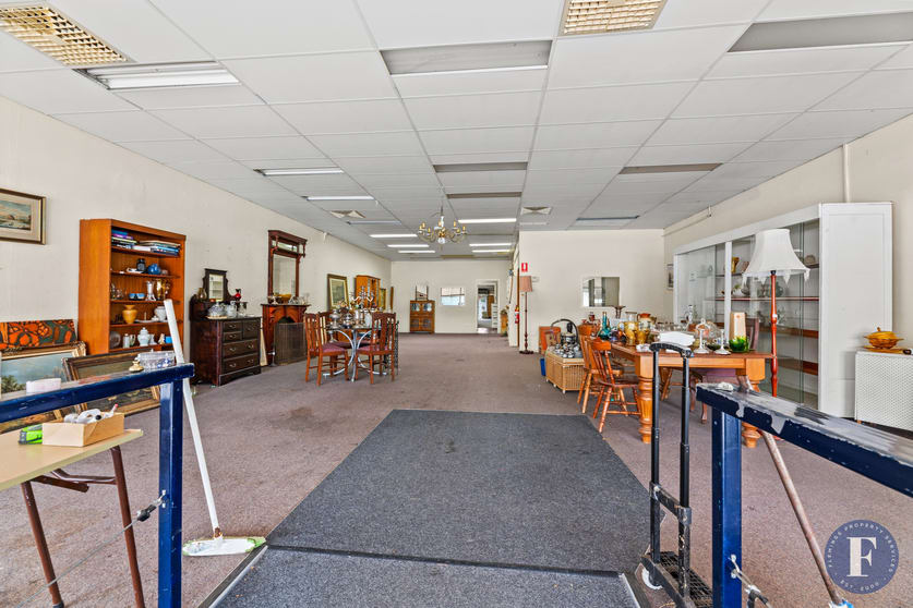 Click to view all images 166 Parker Street Cootamundra NSW 2590 - Image 2