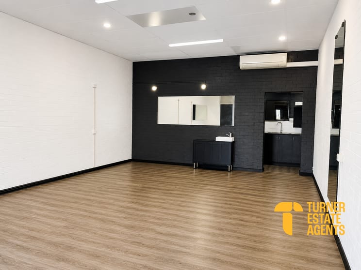 Click to view all images 3/35 Southwell Crescent Hamilton Hill WA 6163 - Image 1