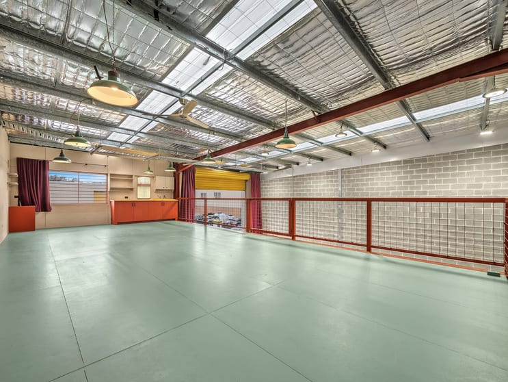 Click to view all images 21/2 Burrows Road St Peters NSW 2044 - Image 3