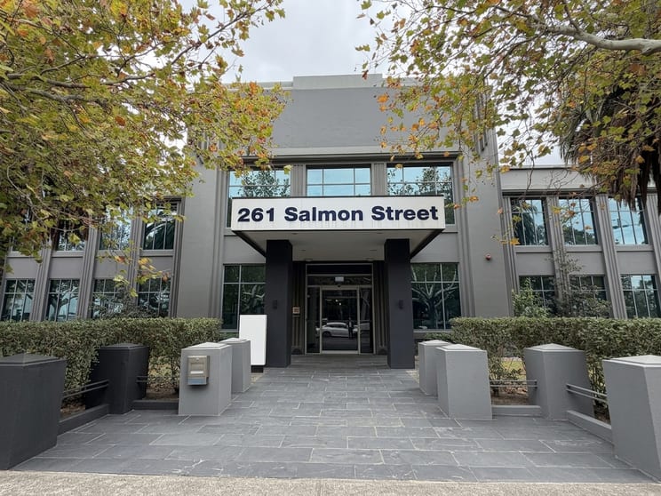 Click to view all images Whole/261 Salmon Street Port Melbourne VIC 3207 - Image 1
