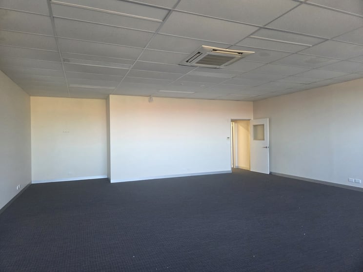 Click to view all images 25 Latitude Boulevard Thomastown VIC 3074 - Image 2